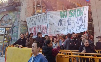 Desahucian a una familia con menores en el Raval pese a los intentos de mediación Desahucian a una familia con menores en el Raval pese a los intentos de mediación