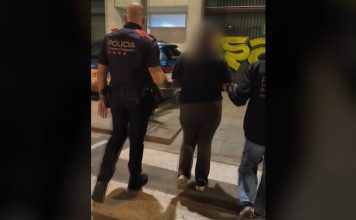 Detenida una joven por el robo de joyas a un hombre de 90 años en Barcelona Detenida una joven por el robo de joyas a un hombre de 90 años en Barcelona