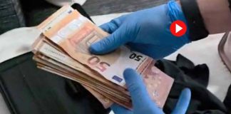 Detenida una pareja por introducir billetes falsos en comercios de Barcelona Detenida una pareja por introducir billetes falsos en comercios de Barcelona