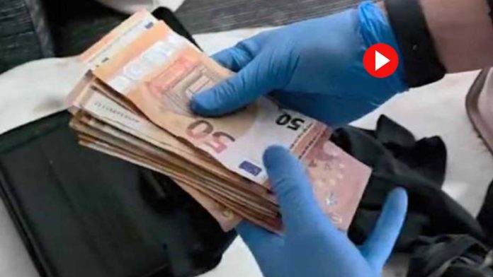 Detenida una pareja por introducir billetes falsos en comercios de Barcelona