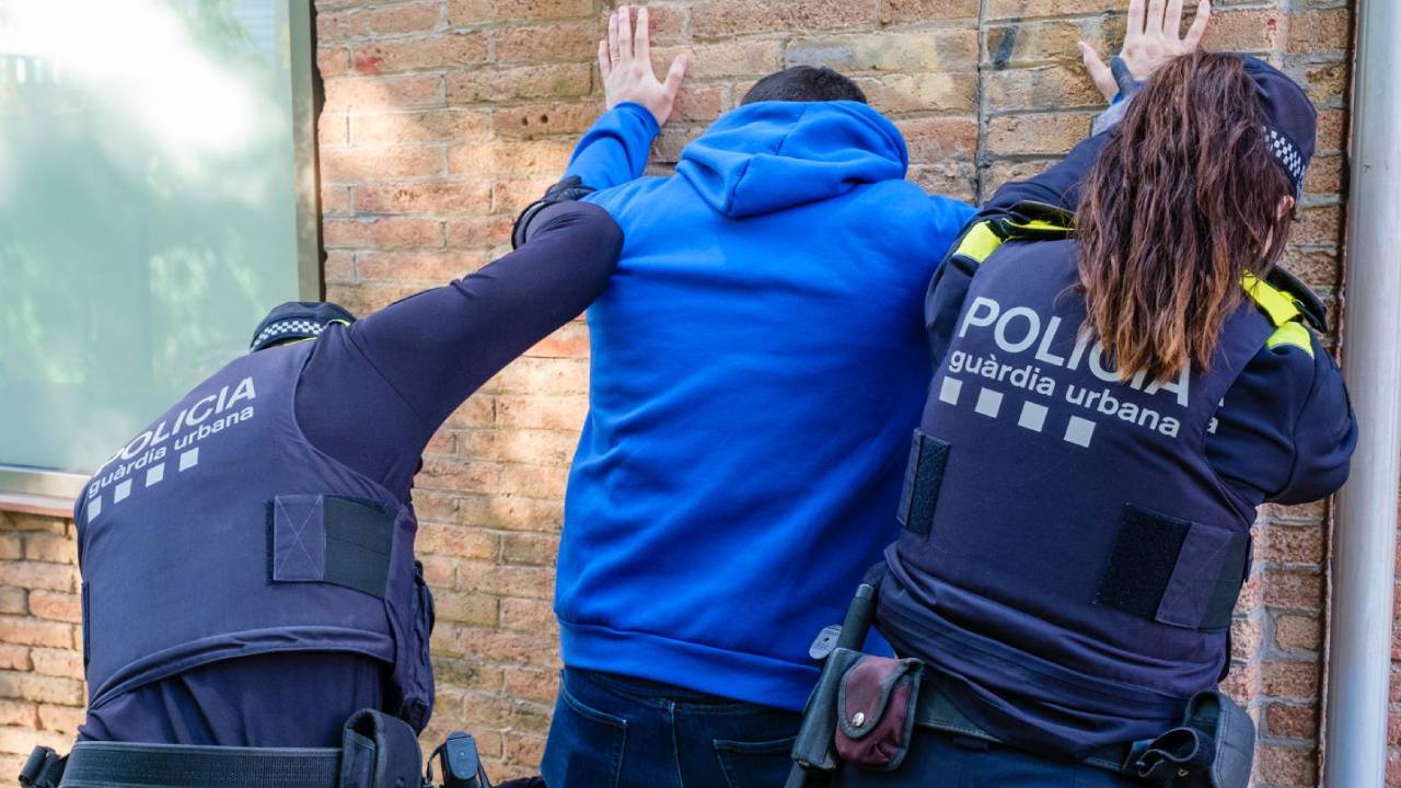 Detenido un asaltante tras un robo violento con espray en Barcelona Detenido un asaltante tras un robo violento con espray en Barcelona