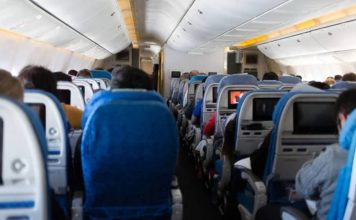 Detenido un octogenario por una agresión sexual en un vuelo en Barcelona Detenido un octogenario por una agresión sexual en un vuelo en Barcelona