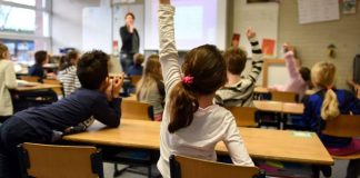 Educación y sindicatos sellan un preacuerdo que queda en manos del profesorado Educación y sindicatos sellan un preacuerdo que queda en manos del profesorado