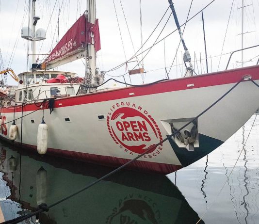 El Astral de Open Arms parte desde Barcelona en una misión humanitaria hacia Cuba El Astral de Open Arms parte desde Barcelona en una misión humanitaria hacia Cuba