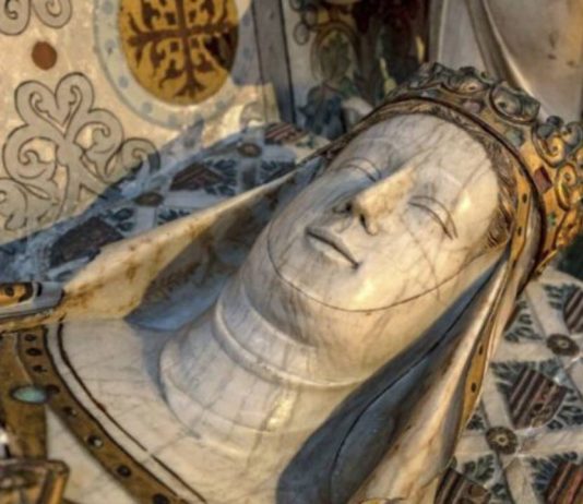 El Monasterio de Pedralbes revela nuevos hallazgos sobre las tumbas del siglo XIV El Monasterio de Pedralbes revela nuevos hallazgos sobre las tumbas del siglo XIV