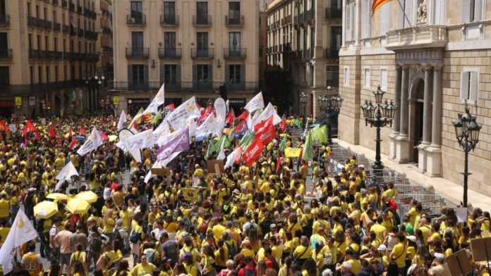 El conflicto en bibliotecas de Barcelona escala por la huelga y la falta de personal El conflicto en bibliotecas de Barcelona escala por la huelga y la falta de personal