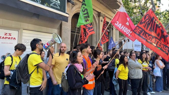 El desahucio de Olalla en el Eixample reaviva el conflicto por la vivienda en Barcelona