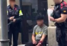 Herido en una pelea con arma blanca en el Raval Herido en una pelea con arma blanca en el Raval