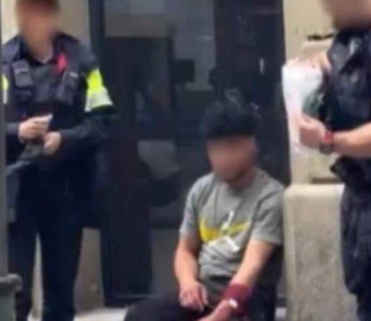 Herido en una pelea con arma blanca en el Raval Herido en una pelea con arma blanca en el Raval