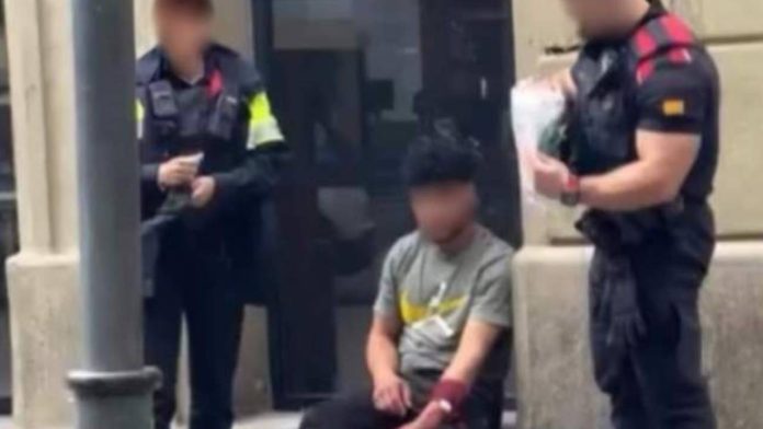 Herido en una pelea con arma blanca en el Raval