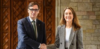 Illa asegura los presupuestos tras cerrar un acuerdo con Comuns y ERC Illa asegura los presupuestos tras cerrar un acuerdo con Comuns y ERC