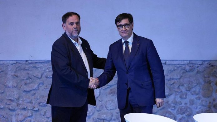 Illa y Junqueras sellan los presupuestos de 2026 a la espera del apoyo de los Comuns Illa y Junqueras sellan los presupuestos de 2026 a la espera del apoyo de los Comuns