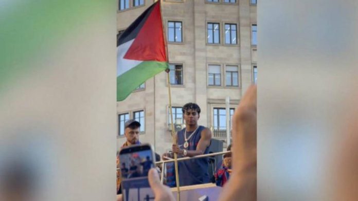 Israel acusa a Lamine Yamal de “incitar el odio” por ondear una bandera de Palestina