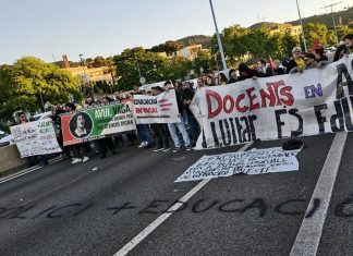 Las movilizaciones de docentes provocan cortes de tráfico en Barcelona y alrededores Las movilizaciones de docentes provocan cortes de tráfico en Barcelona y alrededores