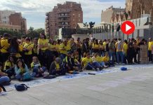 Los docentes en huelga ocupan la Sagrada Família con un aula simbólica Los docentes en huelga ocupan la Sagrada Família con un aula simbólica