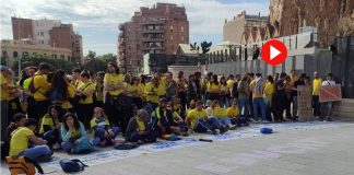 Los docentes en huelga ocupan la Sagrada Família con un aula simbólica Los docentes en huelga ocupan la Sagrada Família con un aula simbólica