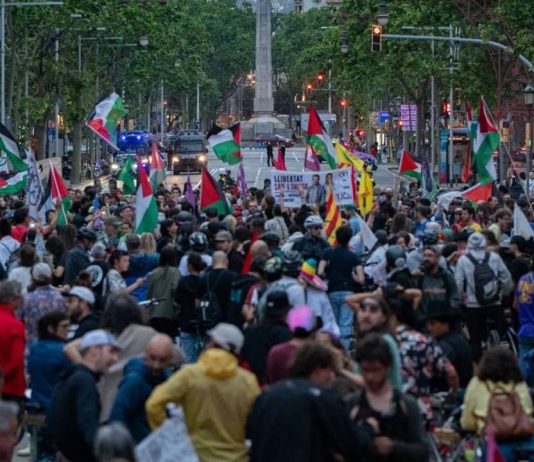 Protestas en Barcelona por la detención de dos activistas de la Flotilla Protestas en Barcelona por la detención de dos activistas de la Flotilla
