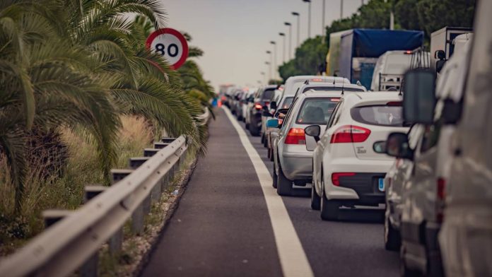 Regreso tras la Segunda Pascua 300.000 coches colapsan los accesos a Barcelona