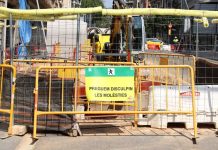 Som Sant Antoni reclama soluciones ante el «mercado de la miseria» y las obras de la L8 Som Sant Antoni reclama soluciones ante el "mercado de la miseria" y las obras de la L8