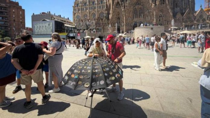 Terminan las obras de la Plaza Gaudí en la Sagrada Familia Terminan las obras de la Plaza Gaudí en la Sagrada Familia