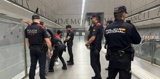 Un operativo policial en Sant Martí identifica a 150 personas con más de mil antecedentes Un operativo policial en Sant Martí identifica a 150 personas con más de mil antecedentes