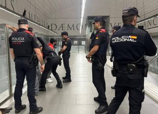 Un operativo policial en Sant Martí identifica a 150 personas con más de mil antecedentes Un operativo policial en Sant Martí identifica a 150 personas con más de mil antecedentes
