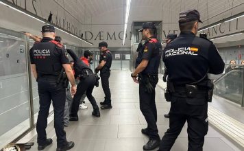 Un operativo policial en Sant Martí identifica a 150 personas con más de mil antecedentes Un operativo policial en Sant Martí identifica a 150 personas con más de mil antecedentes