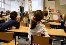 Educación y sindicatos sellan un preacuerdo que queda en manos del profesorado