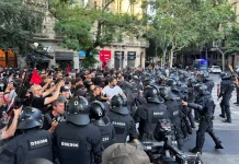 Cargas policiales en una movilización antifascista en el Eixample de Barcelona