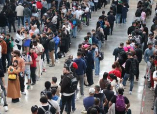 87.000 personas atendidas por el Ayuntamiento de Barcelona en el proceso de regularización 87.000 personas atendidas por el Ayuntamiento de Barcelona en el proceso de regularización