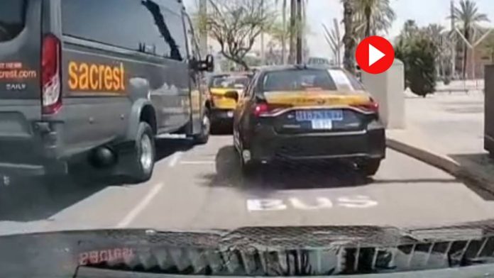 Accidente en Barcelona una VTC colisiona con dos taxis en el entorno del Port