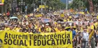 Barcelona acoge una multitudinaria manifestación de docentes y familias Barcelona acoge una multitudinaria manifestación de docentes y familias
