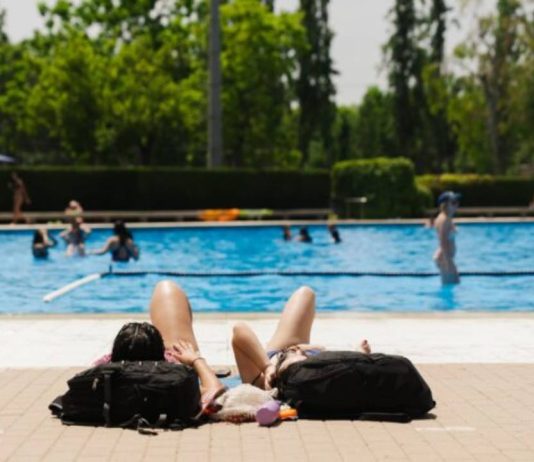 Barcelona activa la temporada de piscinas municipales al aire libre con apertura progresiva Barcelona activa la temporada de piscinas municipales al aire libre con apertura progresiva