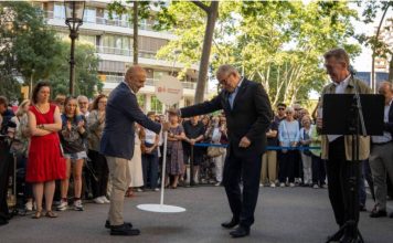 Barcelona homenajea a Antoni Gaudí en el lugar donde sufrió el accidente mortal Barcelona homenajea a Antoni Gaudí en el lugar donde sufrió el accidente mortal