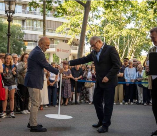 Barcelona homenajea a Antoni Gaudí en el lugar donde sufrió el accidente mortal Barcelona homenajea a Antoni Gaudí en el lugar donde sufrió el accidente mortal