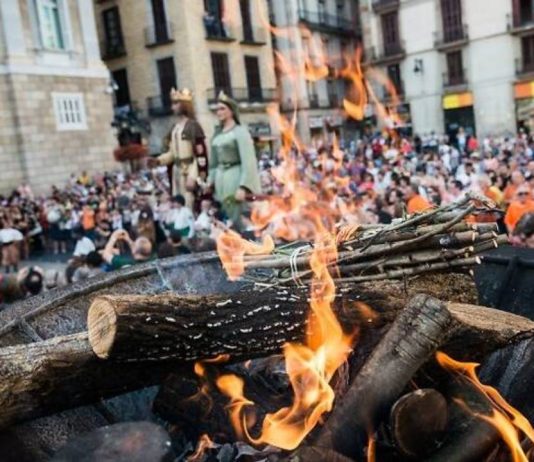 Barcelona recibe la Llama del Canigó 2026 en la víspera de Sant Joan Barcelona recibe la Llama del Canigó 2026 en la víspera de Sant Joan