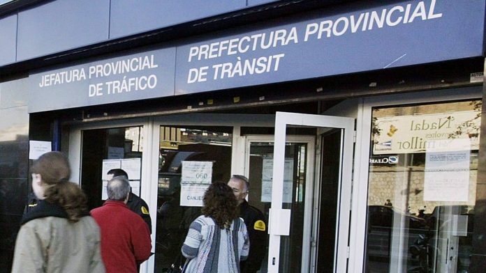 CGT alerta del colapso en las oficinas de Tráfico de Barcelona por la falta de personal CGT alerta del colapso en las oficinas de Tráfico de Barcelona por la falta de personal