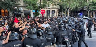 Cargas policiales en una movilización antifascista en el Eixample de Barcelona Cargas policiales en una movilización antifascista en el Eixample de Barcelona