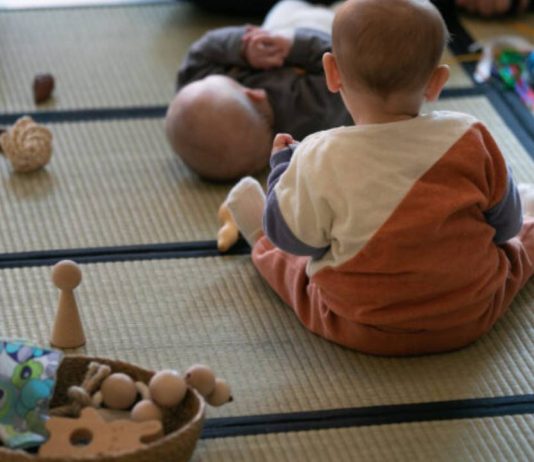 Ciutat Vella impulsa un “kit fora pantalles” para fomentar el juego en la primera infancia Ciutat Vella impulsa un “kit fora pantalles” para fomentar el juego en la primera infancia