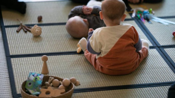 Ciutat Vella impulsa un “kit fora pantalles” para fomentar el juego en la primera infancia