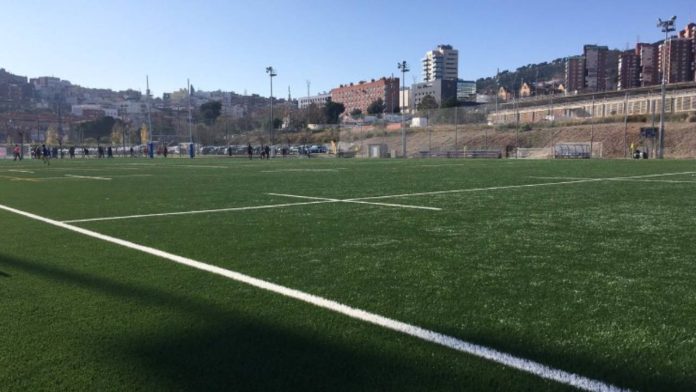 Comienzan las obras de renovación del césped del campo de fútbol de la Teixonera