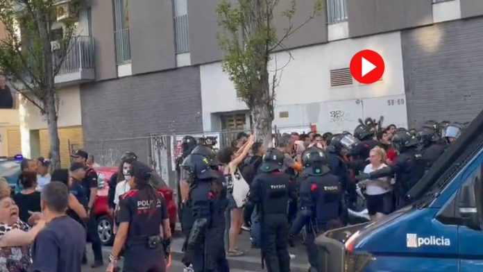 Comienzan los desalojos en La Mina para avanzar en la transformación del barrio Comienzan los desalojos en La Mina para avanzar en la transformación del barrio