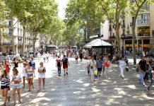 Cuatro detenidos por distribuir drogas a turistas en La Rambla Cuatro detenidos por distribuir drogas a turistas en La Rambla