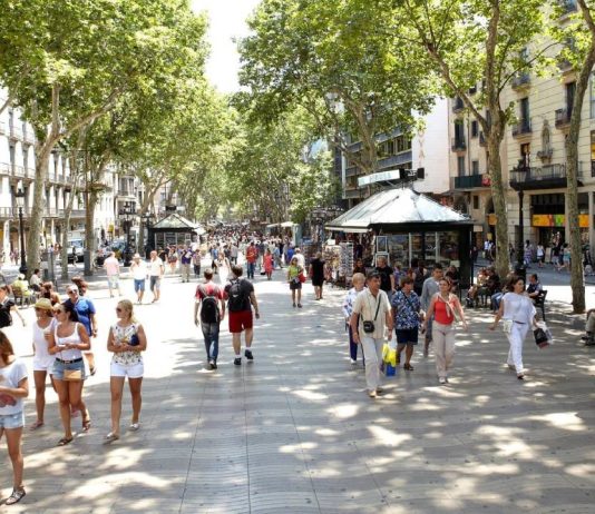 Cuatro detenidos por distribuir drogas a turistas en La Rambla Cuatro detenidos por distribuir drogas a turistas en La Rambla