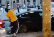 Cuatro detenidos tras una violenta pelea en la Rambla del Raval de Barcelona Cuatro detenidos tras una violenta pelea en la Rambla del Raval de Barcelona