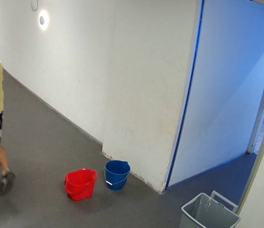 Detenido en Barcelona un ladrón que asaltaba a sus vÃctimas en los baños de un centro comercial Detenido en Barcelona un ladrón que asaltaba a sus vÃctimas en los baños de un centro comercial