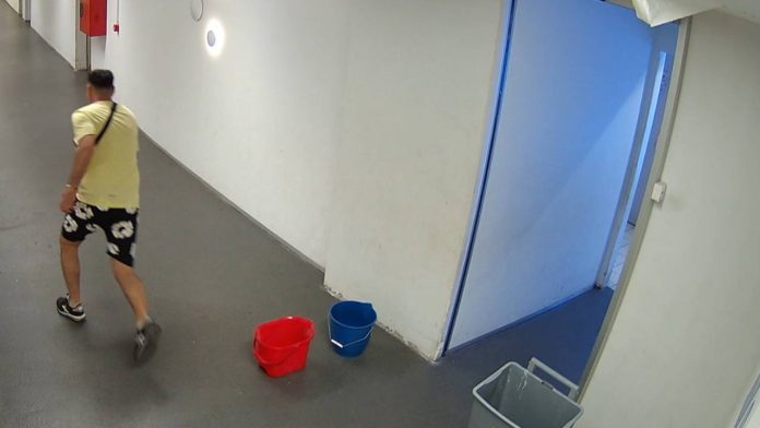 Detenido en Barcelona un ladrón que asaltaba a sus víctimas en los baños de un centro comercial