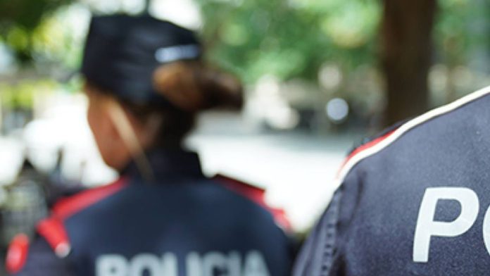 Detenido en Sants por estafar 6.500 euros a una anciana haciéndose pasar por gestor bancario