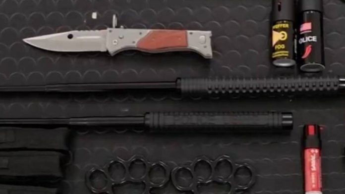 Detenido por vender armas prohibidas importadas y distribuirlas por paquetería