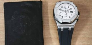 Detenidos en Barcelona tras robar un reloj de lujo e intentar huir en patinete eléctrico Detenidos en Barcelona tras robar un reloj de lujo e intentar huir en patinete eléctrico
